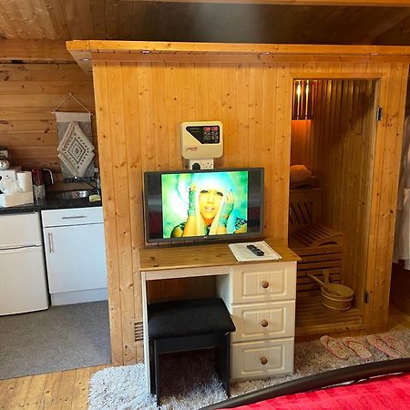 Chalet Free Sauna & Spa Superking Bed Killaloo エクステリア 写真