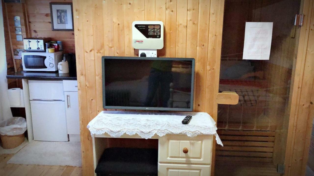 Chalet Free Sauna & Spa Superking Bed Killaloo エクステリア 写真